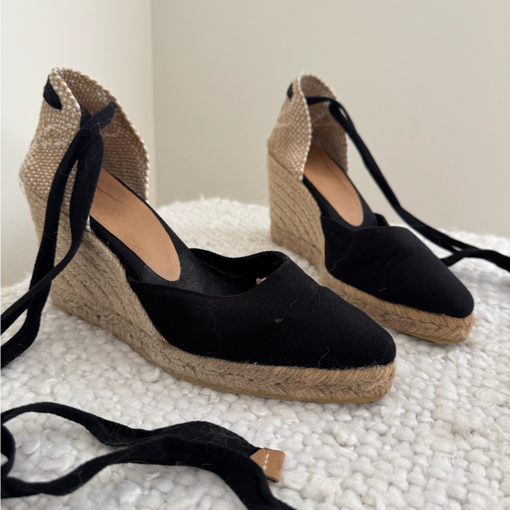 Castaner Joyce pointed mid wedges